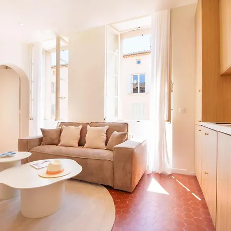 La Pampelonne Place Des Lices Daire Montpellier